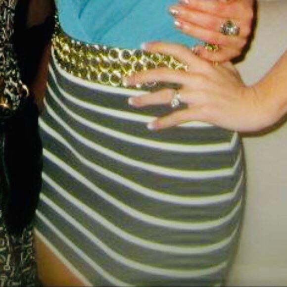 Gold chain-linked waist belt.  main image 6